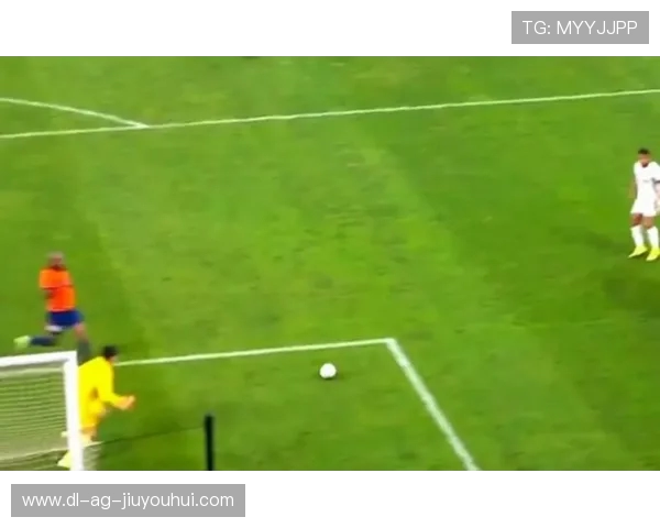 全面解析足球比赛中球员假摔行为是否构成犯规及其裁判判罚依据的