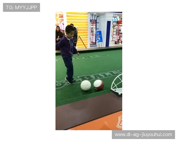 深入解析小孩子玩超大足球可能带来的多重潜在严重安全风险隐患问题