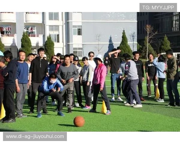 聚焦周潇成长故事展现足球队长领导力与赛场拼搏精神全面简介魅力